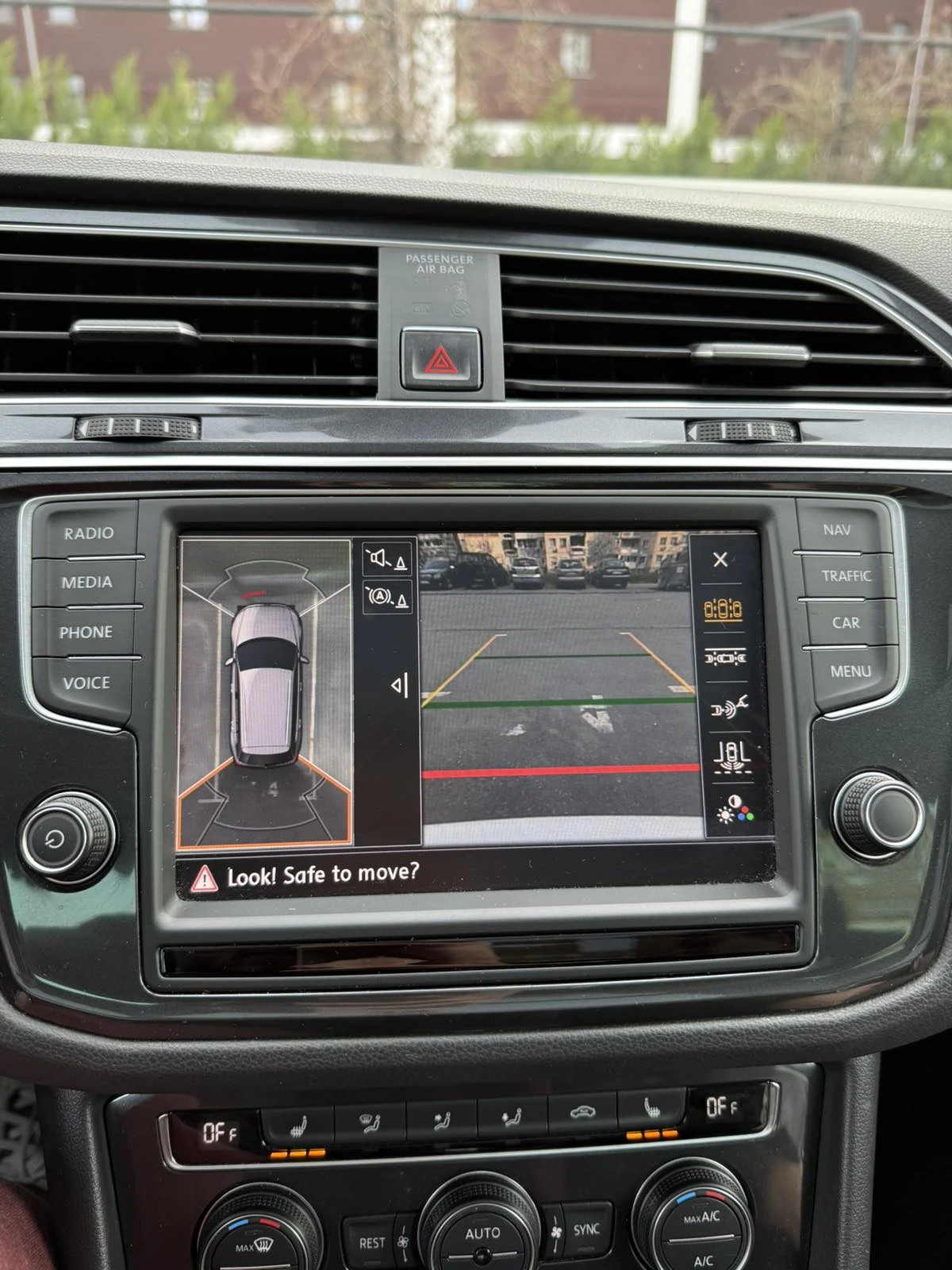 VW Tiguan 2.0 TDI 4Motion, снимка 14 - Автомобили и джипове - 53946699