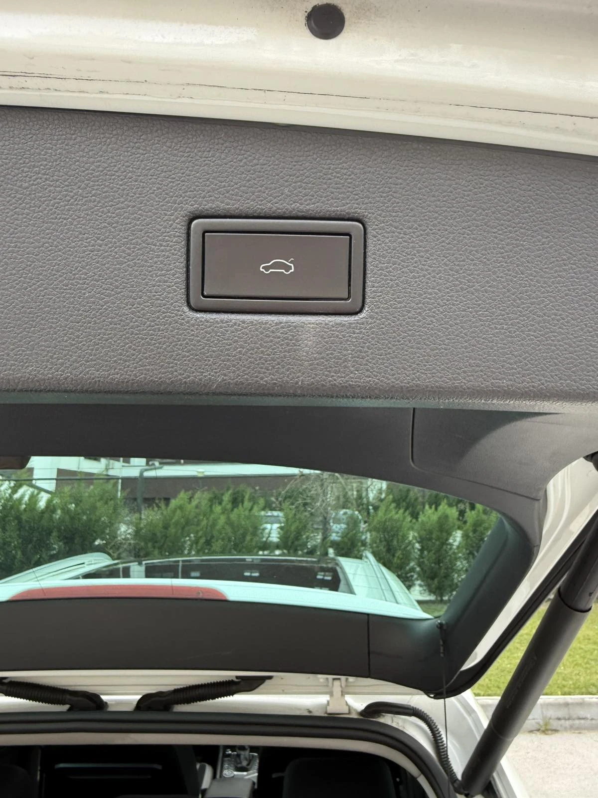 VW Tiguan 2.0 TDI 4Motion, снимка 15 - Автомобили и джипове - 53946699