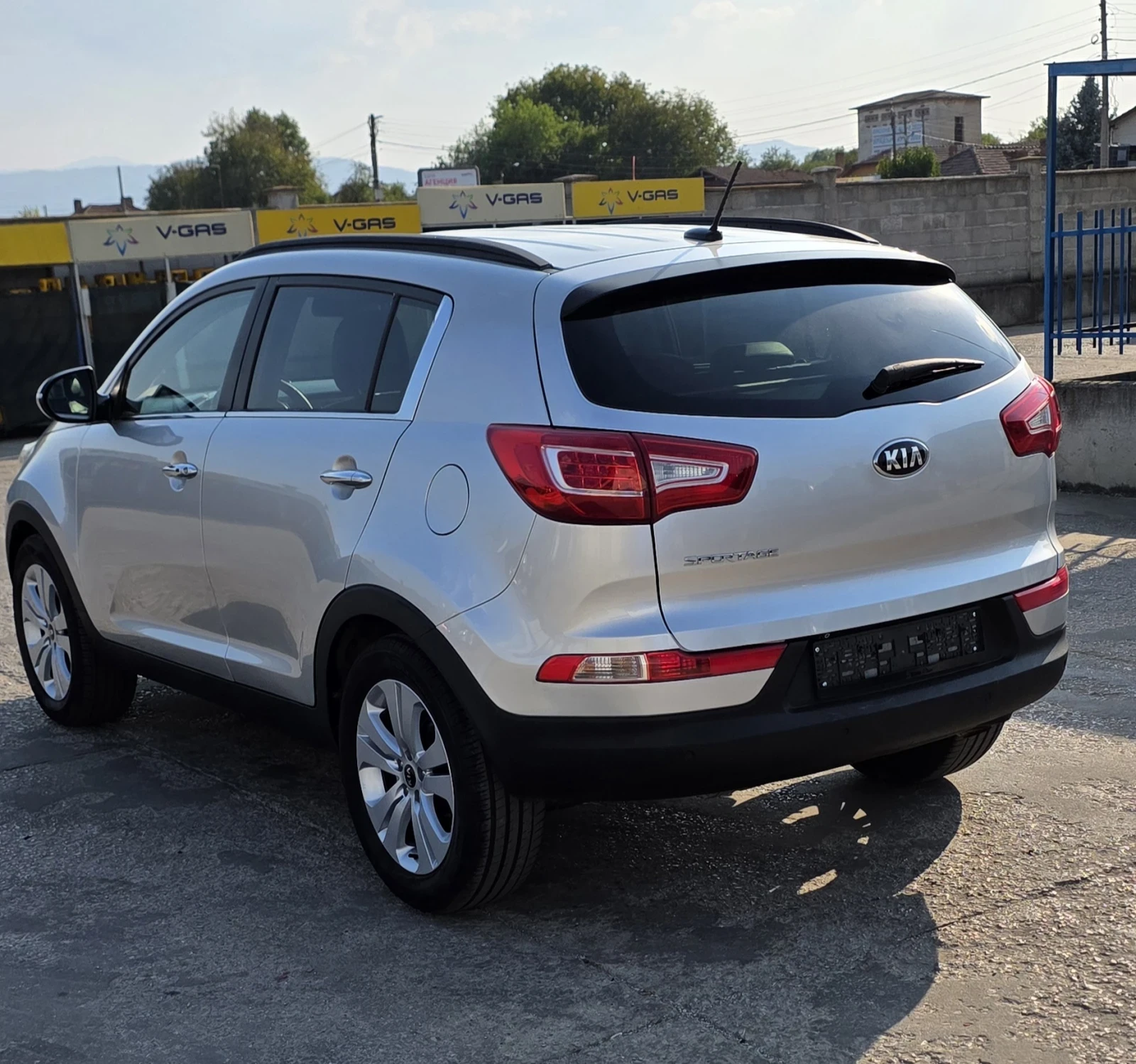 Kia Sportage 2.0i , 163к.с. 4х4, Автомат, Нави, Кожа, Камера, Т, снимка 7 - Автомобили и джипове - 56054586