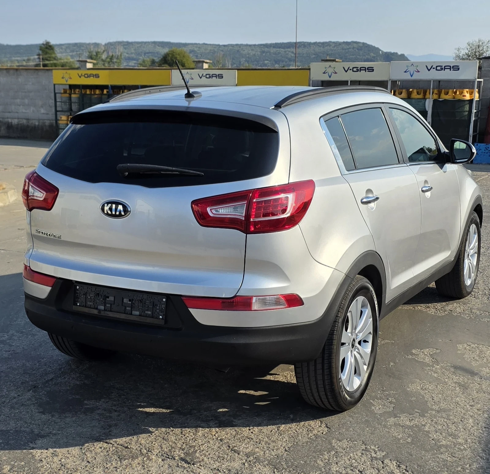 Kia Sportage 2.0i , 163к.с. 4х4, Автомат, Нави, Кожа, Камера, Т, снимка 6 - Автомобили и джипове - 56054586