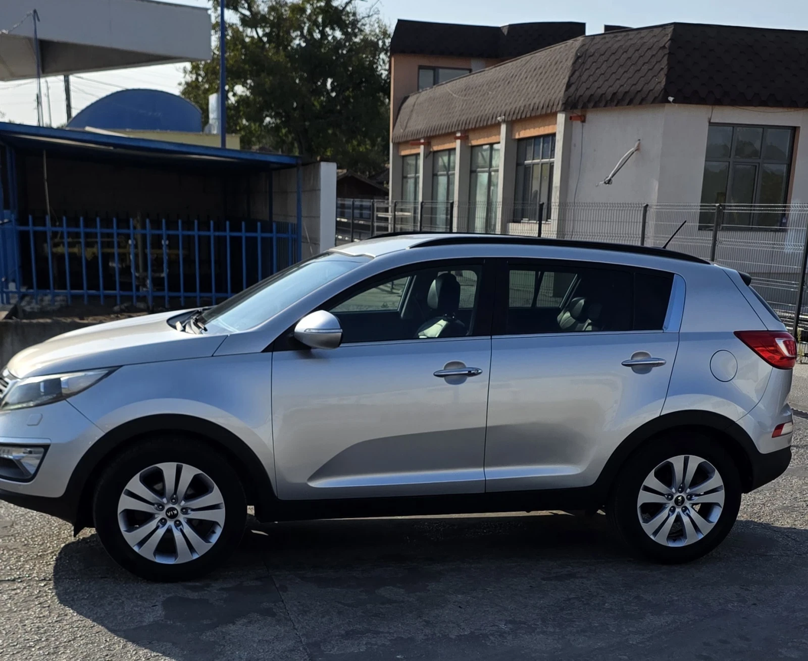 Kia Sportage 2.0i , 163к.с. 4х4, Автомат, Нави, Кожа, Камера, Т, снимка 9 - Автомобили и джипове - 56054586