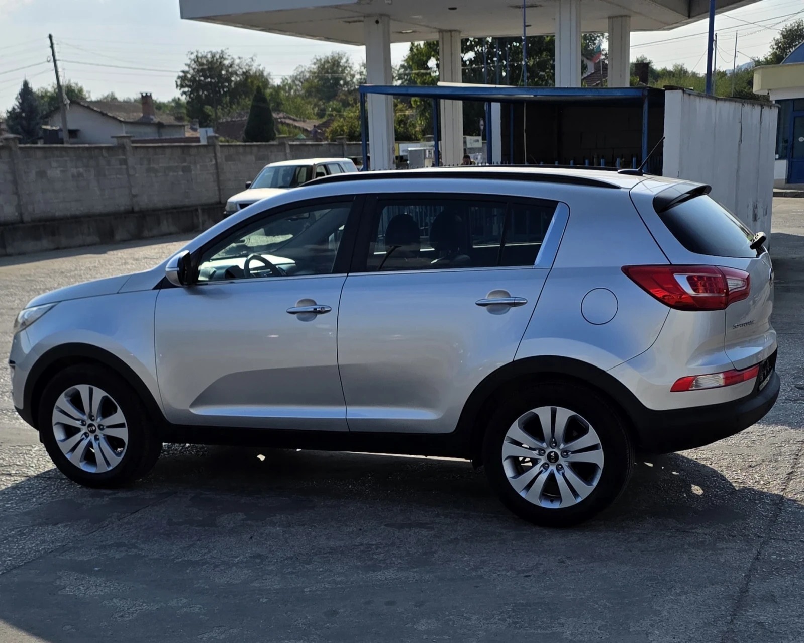 Kia Sportage 2.0i , 163к.с. 4х4, Автомат, Нави, Кожа, Камера, Т, снимка 8 - Автомобили и джипове - 56054586