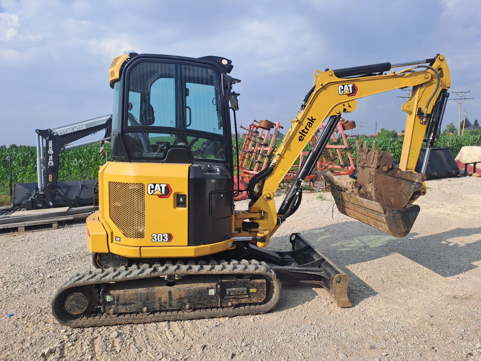Багер Caterpillar CR 303
