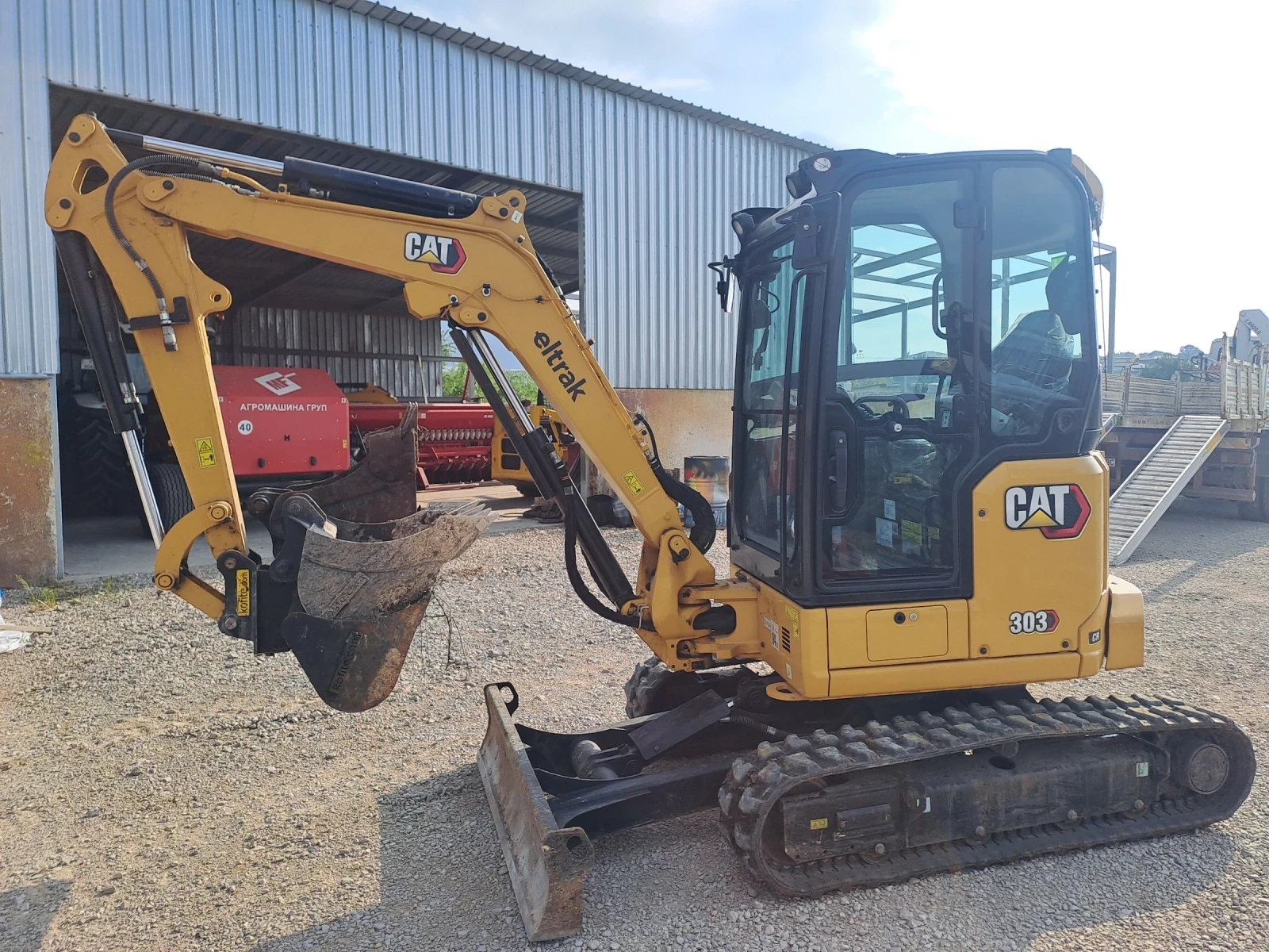 Багер Caterpillar CR 303, снимка 5 - Индустриална техника - 55148401