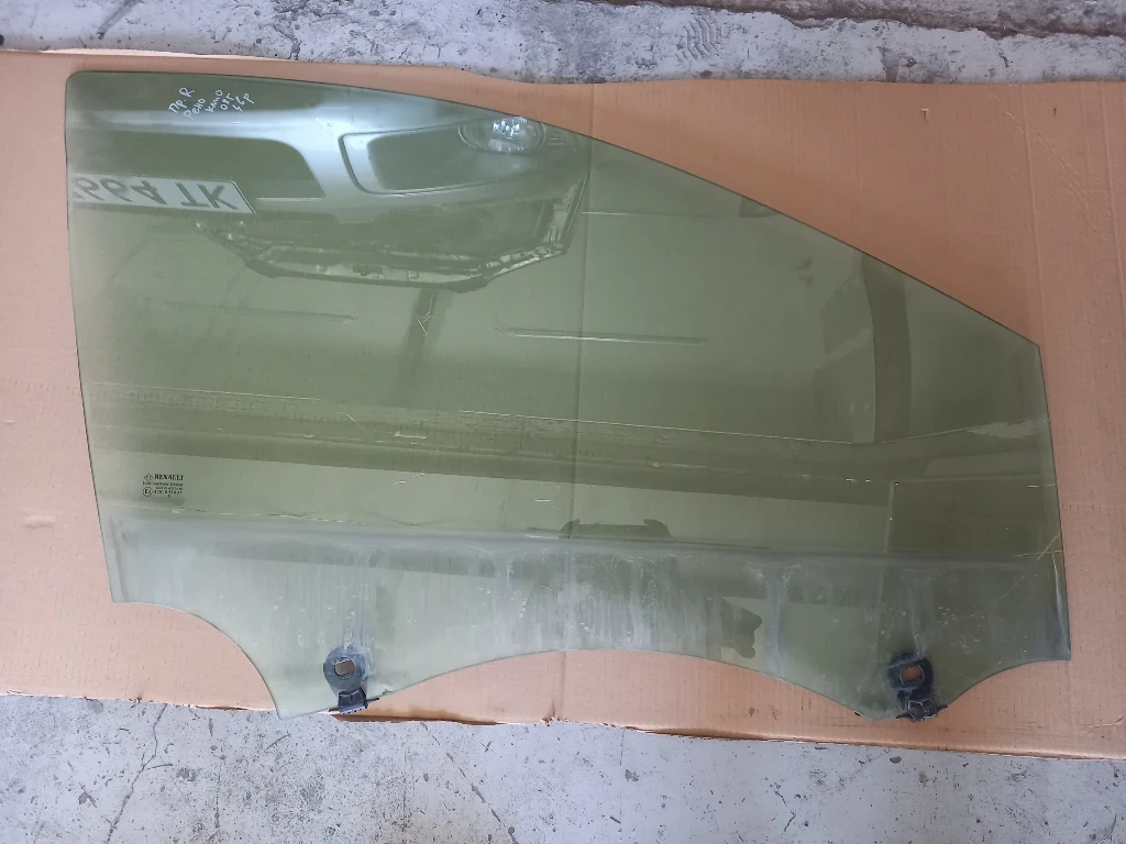 Стъкло предно дясно Рено Клио 4врати (з)