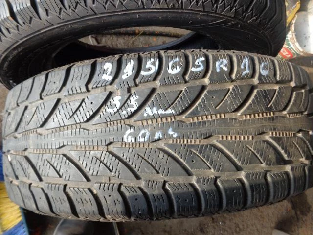 Гуми Зимни 215/65R16, снимка 5 - Гуми и джанти - 20226118