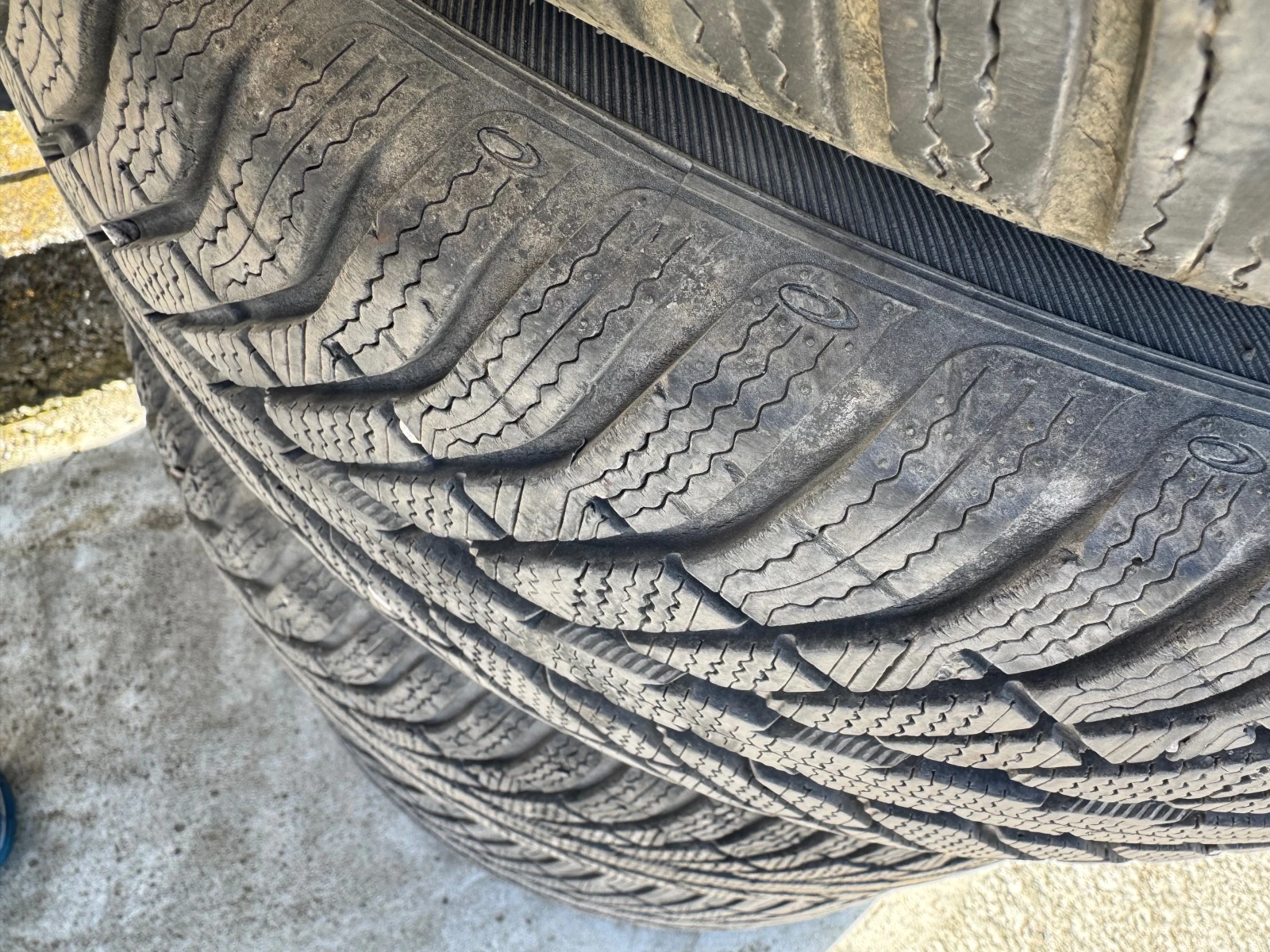 Гуми Зимни 215/60R17, снимка 6 - Гуми и джанти - 56647261
