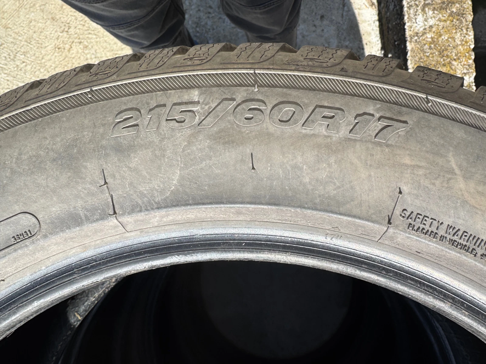Гуми Зимни 215/60R17, снимка 3 - Гуми и джанти - 56647261