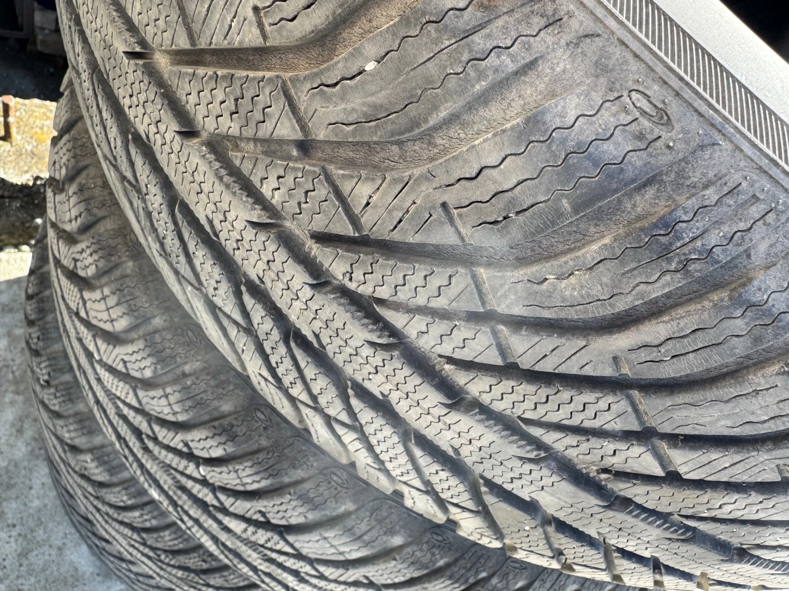 Гуми Зимни 215/60R17, снимка 7 - Гуми и джанти - 56647261