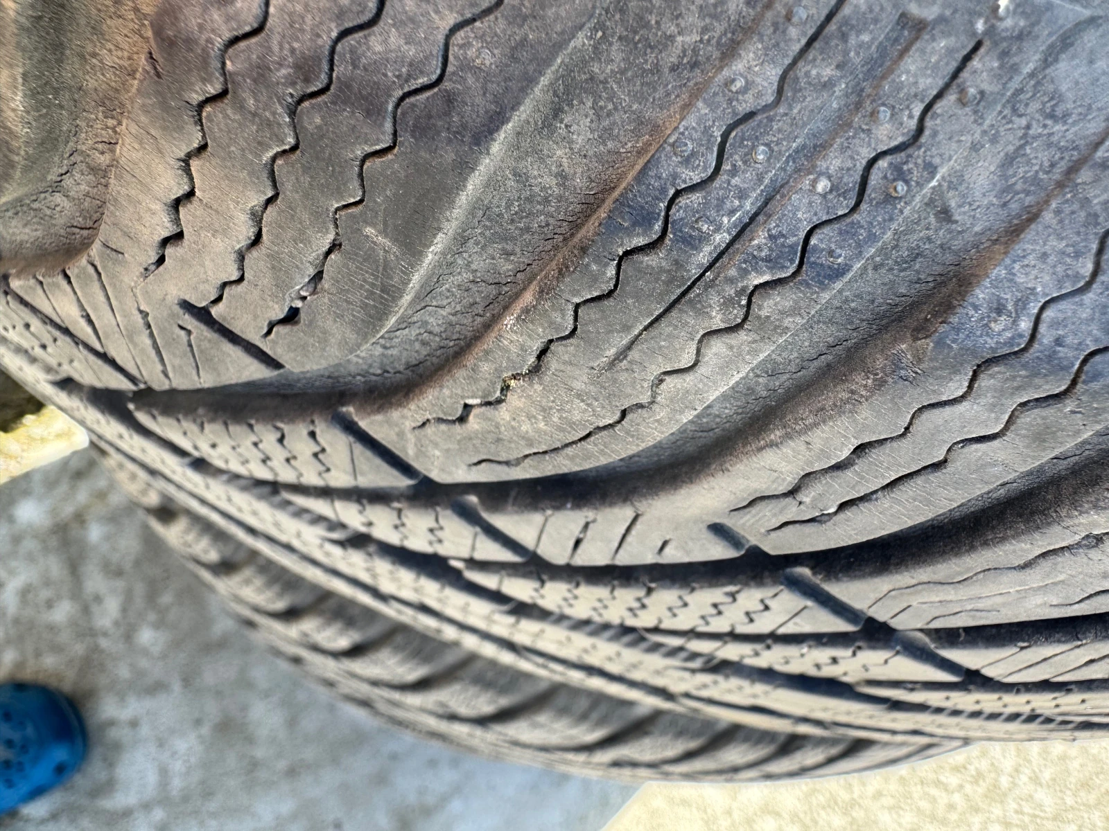 Гуми Зимни 215/60R17, снимка 5 - Гуми и джанти - 56647261