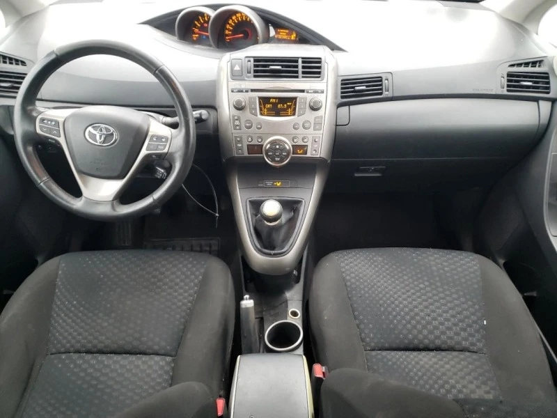 Toyota Verso 2.0 D-4D 126кс  НА ЧАСТИ, снимка 8 - Автомобили и джипове - 44614541