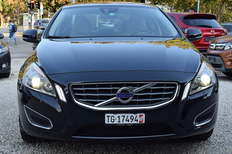 Volvo S60 2.0Т/Швейцария/Кожа, Нави, Би-Ксенон, снимка 2 - Автомобили и джипове - 47610585