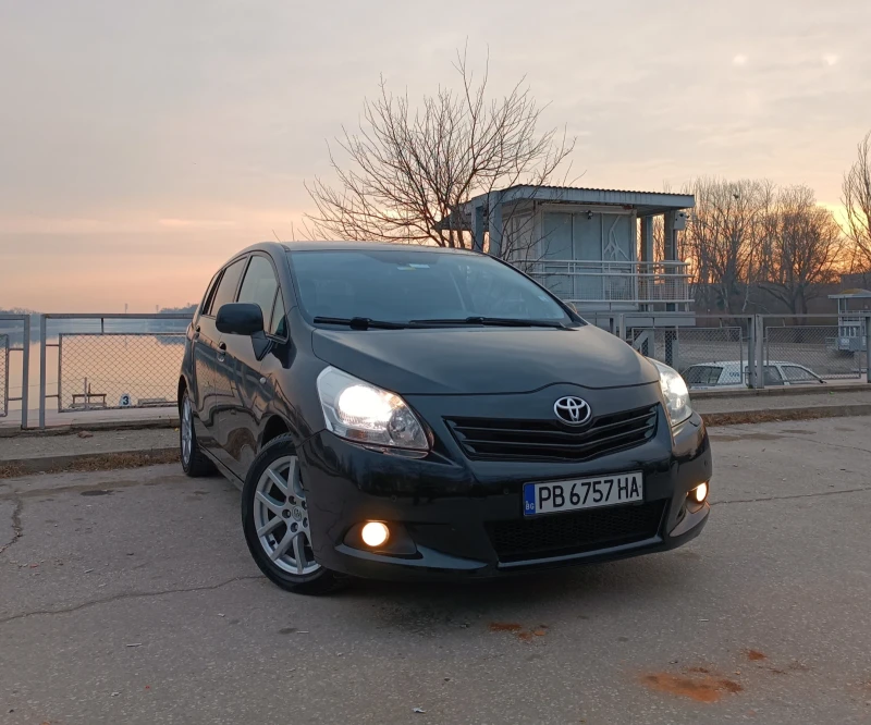 Toyota Verso 1.8 benzin/Automatic/panorama/navi/ Full Extri , снимка 1 - Автомобили и джипове - 49475416