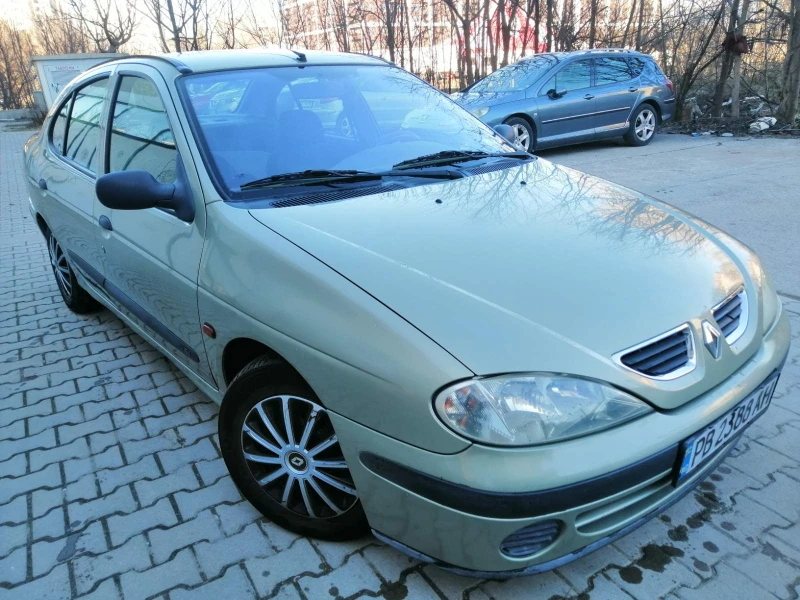 Renault Megane 1.6 Газ Клима, снимка 8 - Автомобили и джипове - 49424019