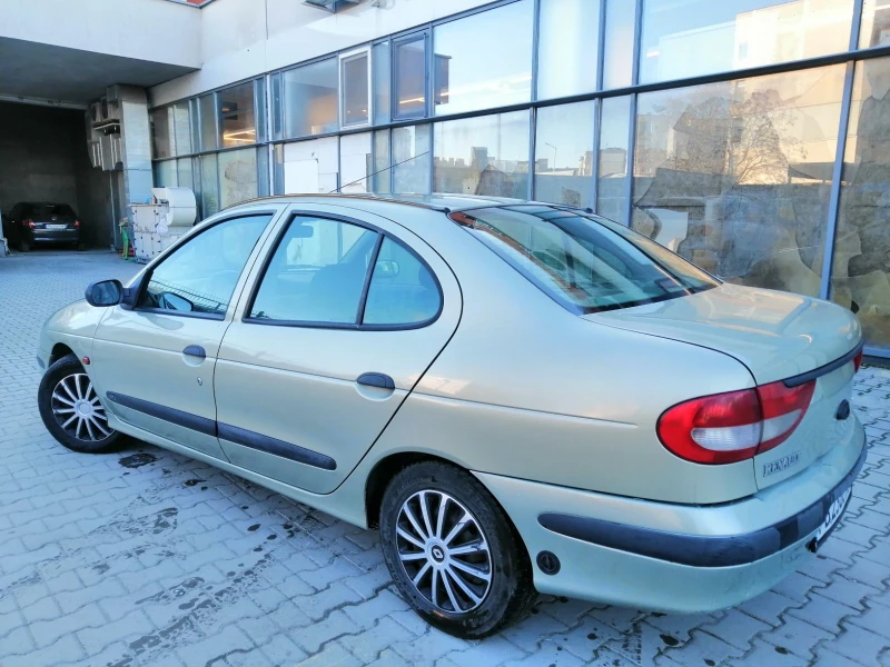 Renault Megane 1.6 Газ Клима, снимка 7 - Автомобили и джипове - 49424019