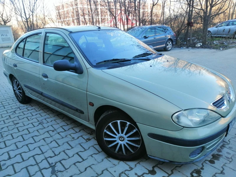 Renault Megane 1.6 Газ Клима, снимка 9 - Автомобили и джипове - 49424019