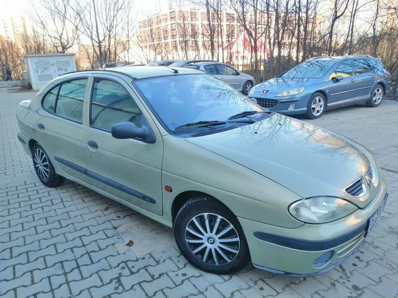 Renault Megane 1.6 Газ Клима, снимка 12 - Автомобили и джипове - 49424019