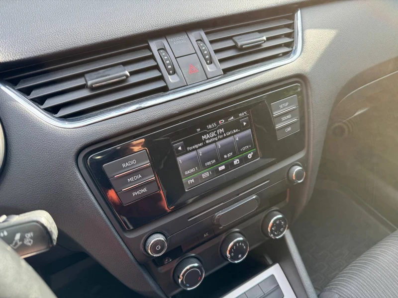 Skoda Octavia 1.2 TSI, снимка 14 - Автомобили и джипове - 51598774