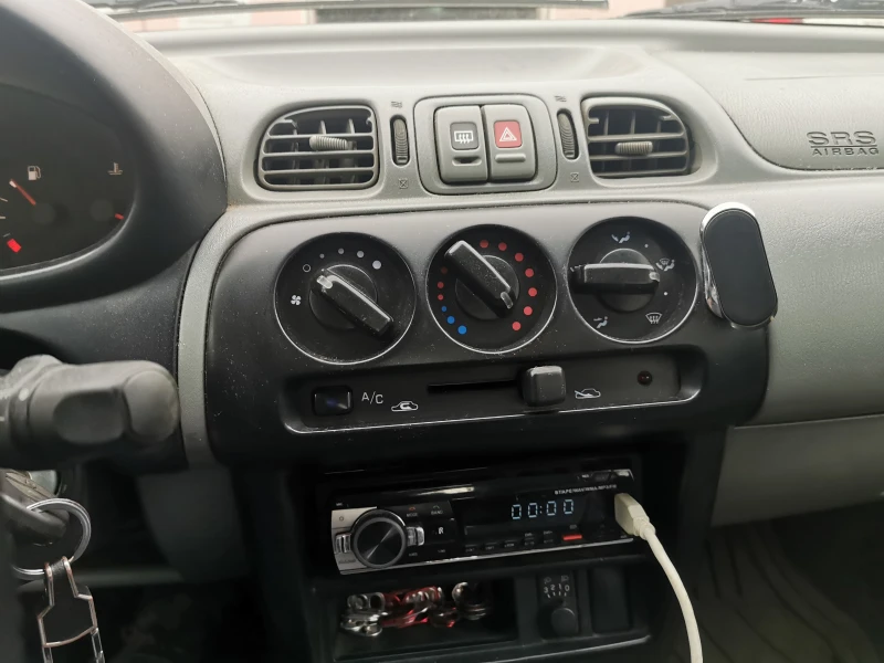 Nissan Micra 1.3, снимка 3 - Автомобили и джипове - 52104593