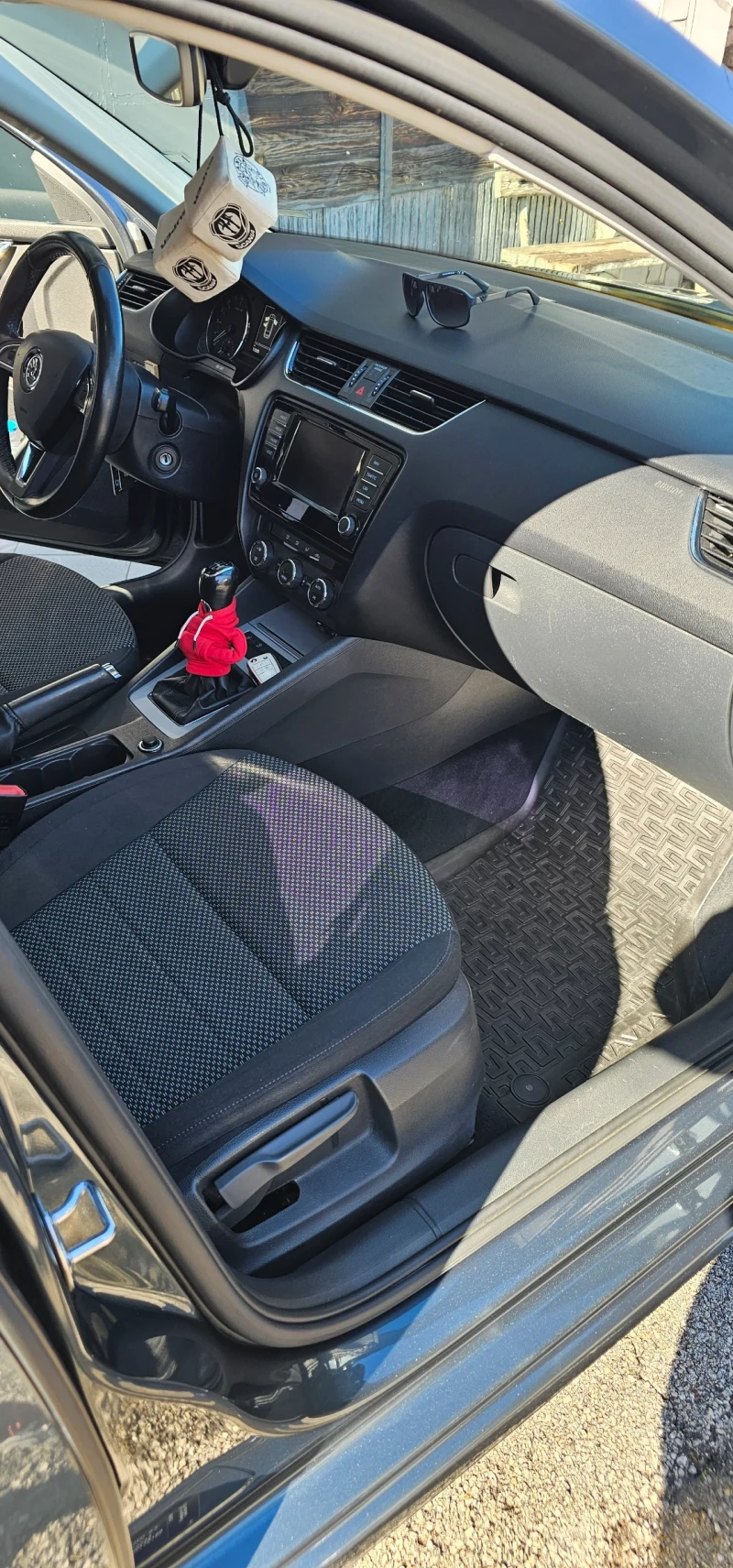 Skoda Octavia 1.6 TDI, снимка 6 - Автомобили и джипове - 52106599