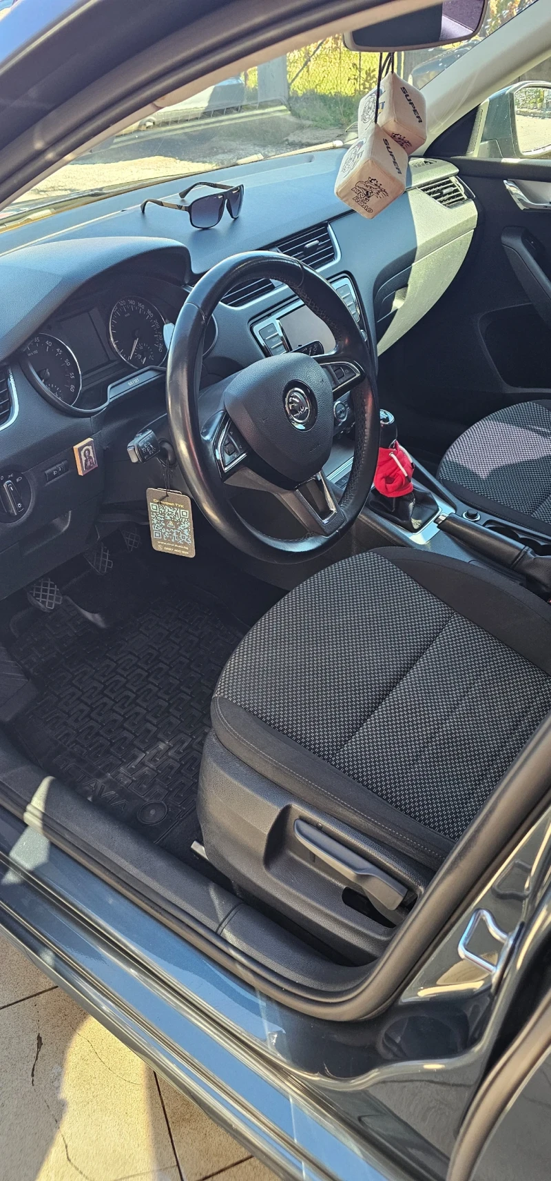 Skoda Octavia 1.6 TDI, снимка 7 - Автомобили и джипове - 52106599