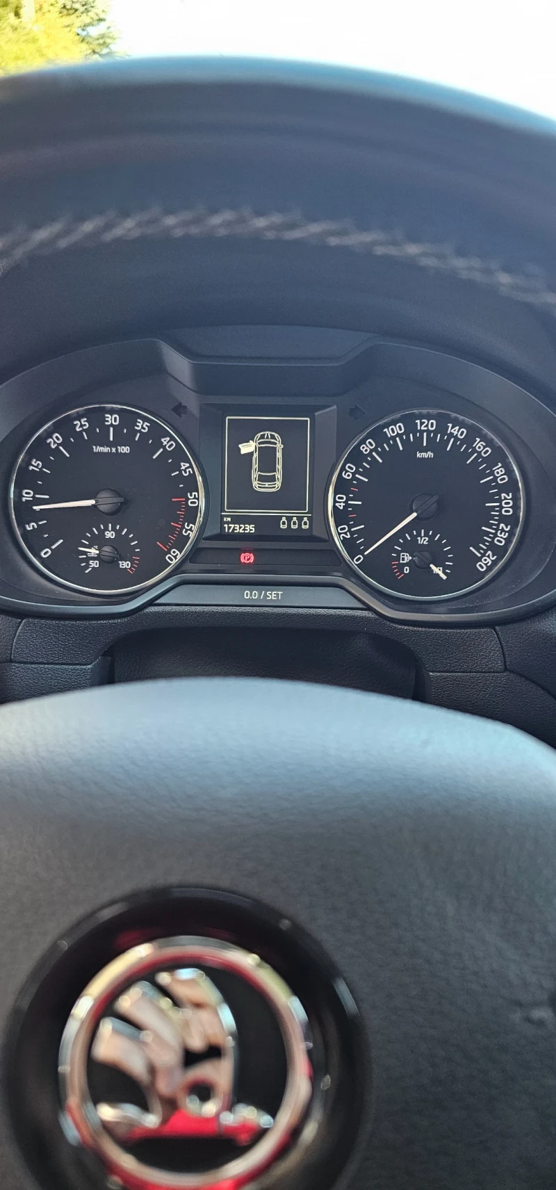 Skoda Octavia 1.6 TDI, снимка 8 - Автомобили и джипове - 52106599