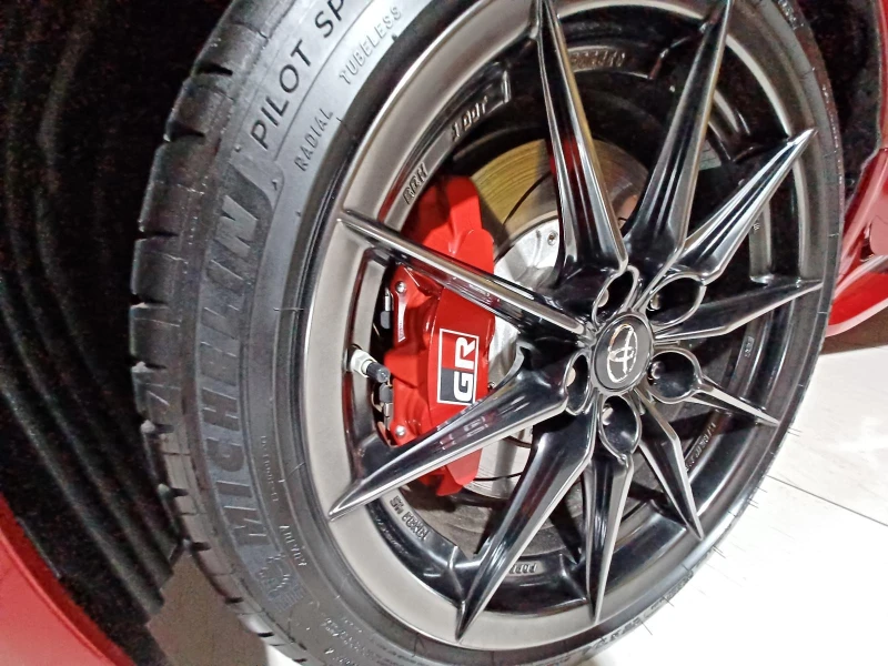 Toyota Yaris GR-FOUR PERFORMNACE PAKET CARBON CAM LED KEYLESS, снимка 7 - Автомобили и джипове - 52228344