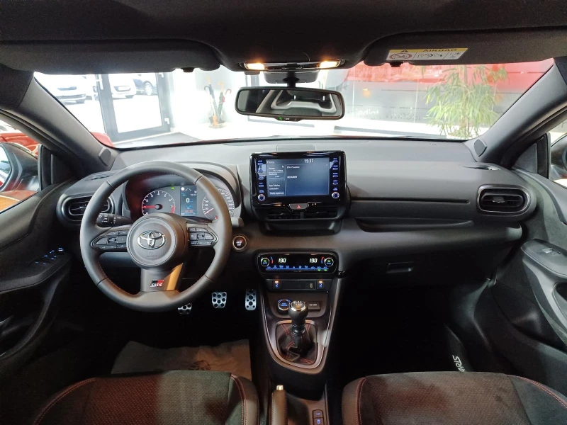 Toyota Yaris GR-FOUR PERFORMNACE PAKET CARBON CAM LED KEYLESS, снимка 16 - Автомобили и джипове - 52228344