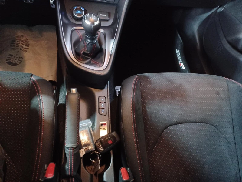 Toyota Yaris GR-FOUR PERFORMNACE PAKET CARBON CAM LED KEYLESS, снимка 15 - Автомобили и джипове - 52228344