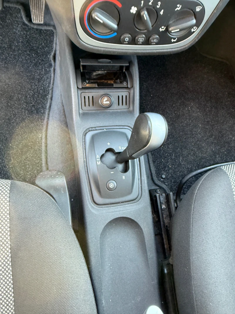 Opel Combo 1.3, снимка 12 - Автомобили и джипове - 52816599