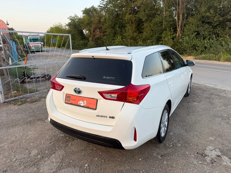 Toyota Auris 1.8 HYBRID 124000km!!!, снимка 6 - Автомобили и джипове - 52902610