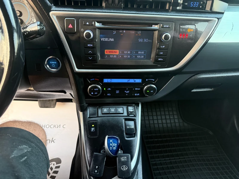 Toyota Auris 1.8 HYBRID 124000km!!!, снимка 11 - Автомобили и джипове - 52902610