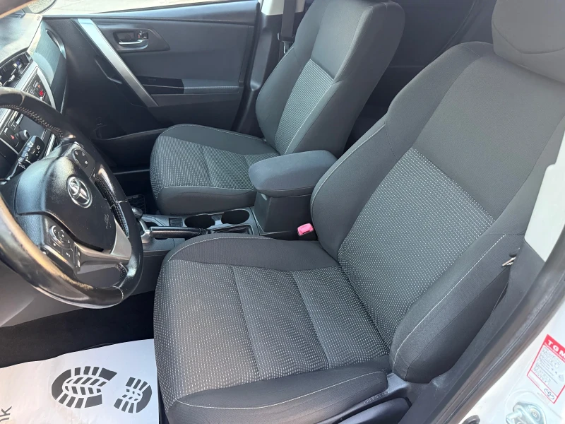 Toyota Auris 1.8 HYBRID 124000km!!!, снимка 9 - Автомобили и джипове - 52902610