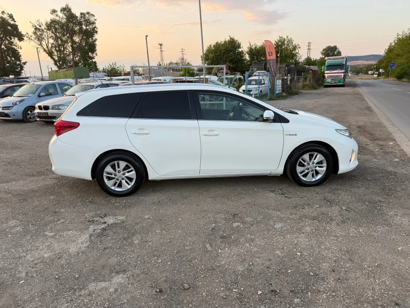 Toyota Auris 1.8 HYBRID 124000km!!!, снимка 5 - Автомобили и джипове - 52902610