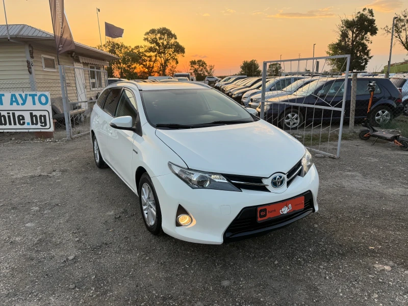 Toyota Auris 1.8 HYBRID 124000km!!!, снимка 3 - Автомобили и джипове - 52902610