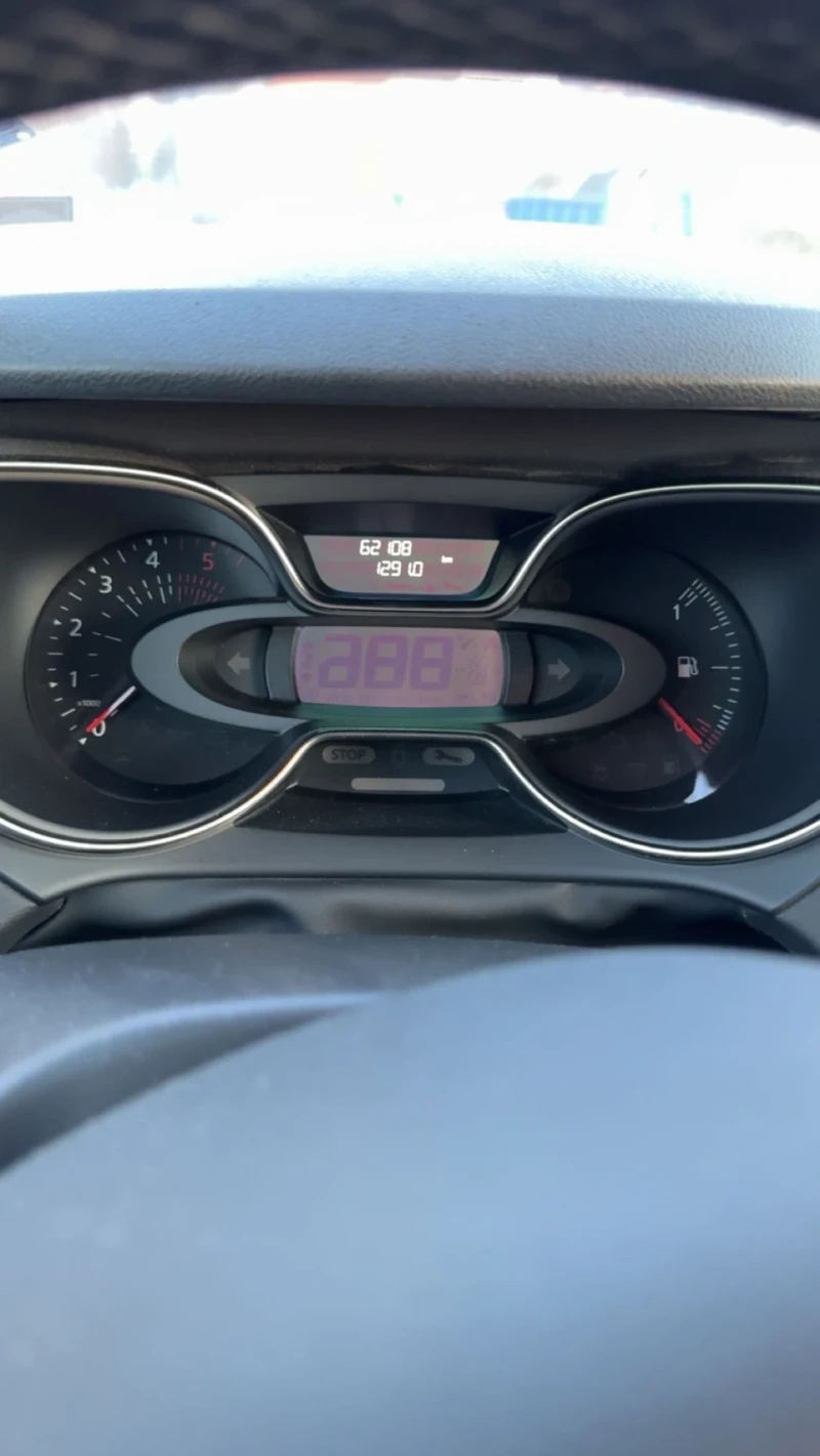 Renault Captur, снимка 10 - Автомобили и джипове - 53011013