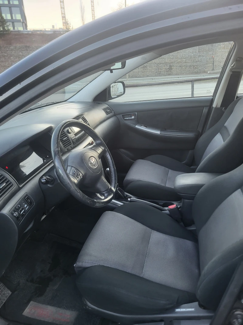 Toyota Corolla 1, 6 VVT-i, снимка 5 - Автомобили и джипове - 53134131
