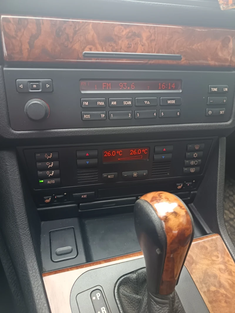 BMW 523 523i automatic, снимка 8 - Автомобили и джипове - 53572005