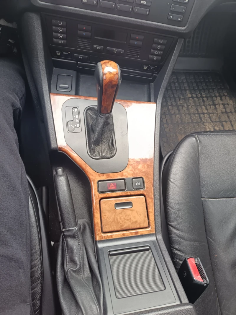 BMW 523 523i automatic, снимка 7 - Автомобили и джипове - 53572005