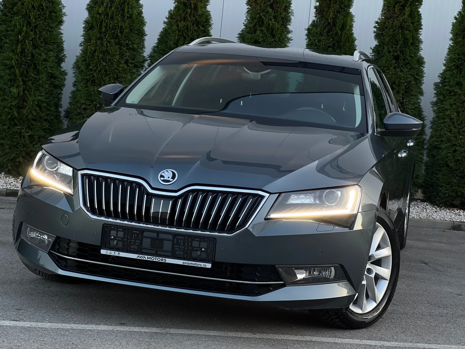 Skoda Superb  2.0D/190/L&K/Ambient Keyless/Уникат/FULL/LED/360* - изображение 2