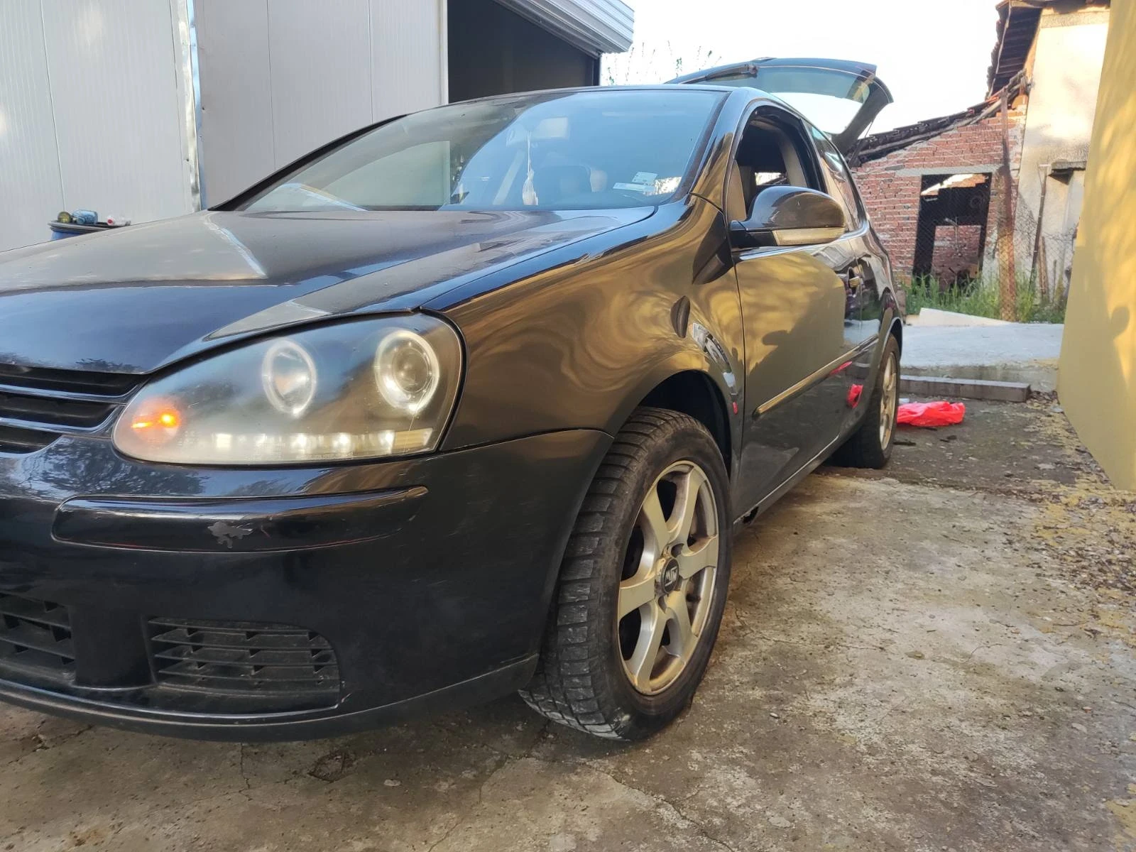 VW Golf 1.6 FSI, снимка 2 - Автомобили и джипове - 54310889