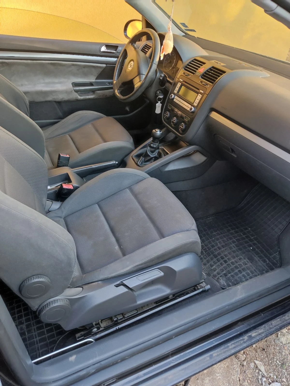 VW Golf 1.6 FSI, снимка 11 - Автомобили и джипове - 54310889