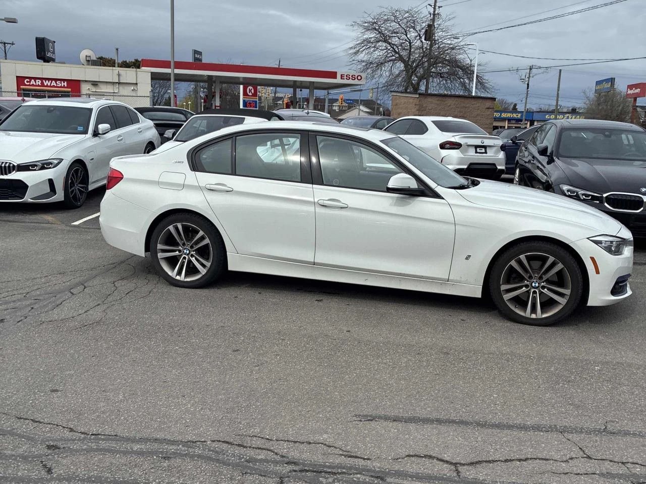 BMW 330 * 330e * CARFAX * ЦЕНА ДО БГ, снимка 3 - Автомобили и джипове - 54510690