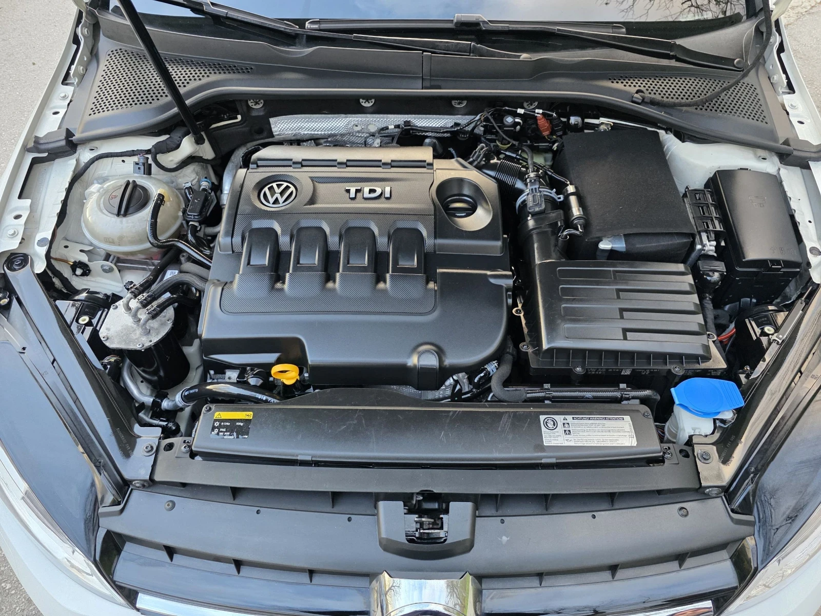 VW Golf 1.6 TDI , снимка 9 - Автомобили и джипове - 54713893