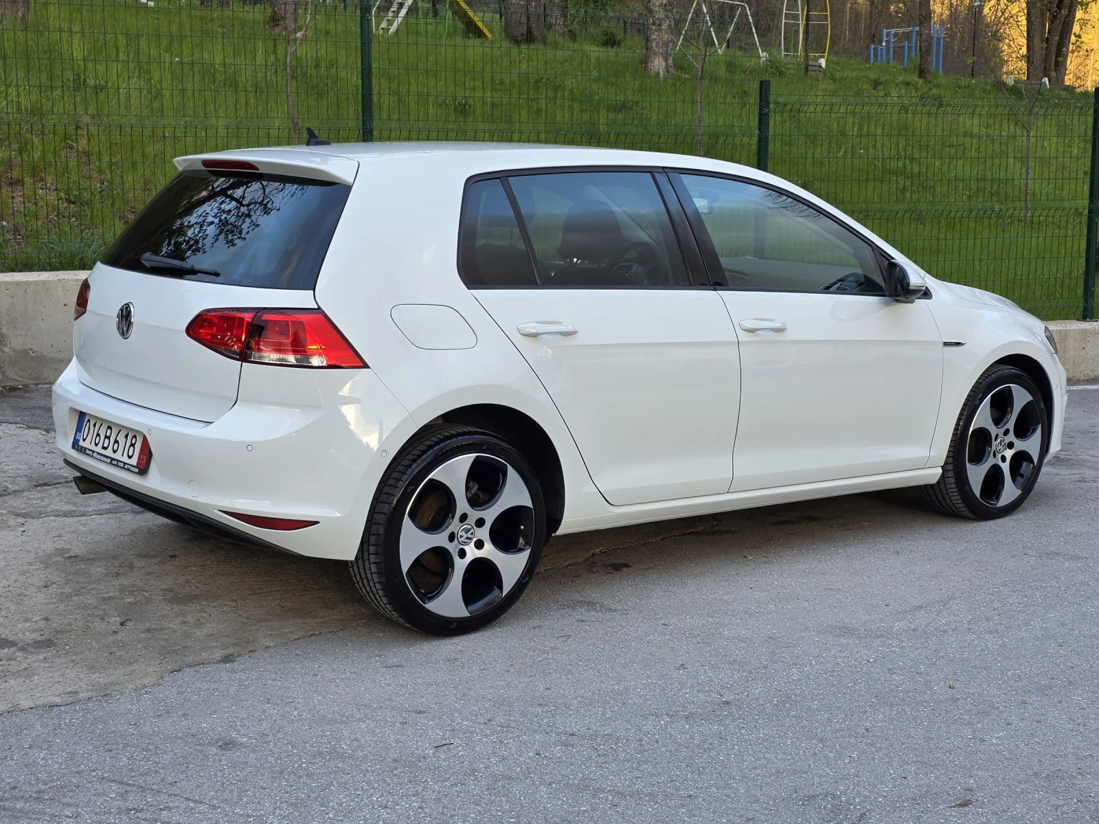 VW Golf 1.6 TDI , снимка 3 - Автомобили и джипове - 54713893