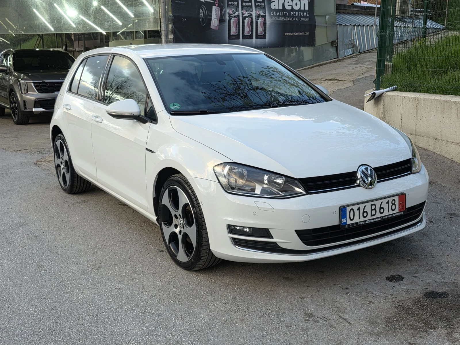VW Golf 1.6 TDI , снимка 8 - Автомобили и джипове - 54713893