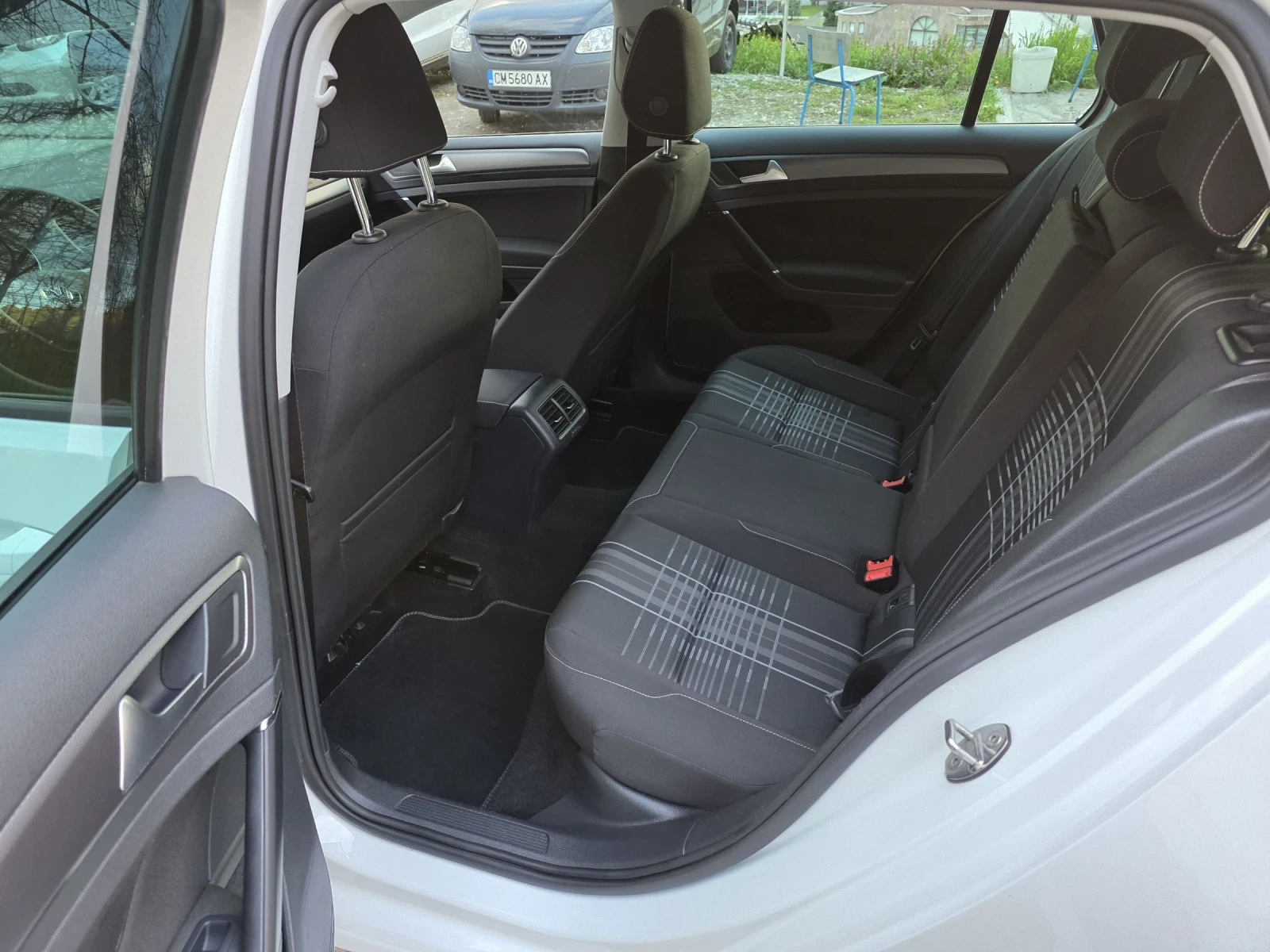 VW Golf 1.6 TDI , снимка 16 - Автомобили и джипове - 54713893