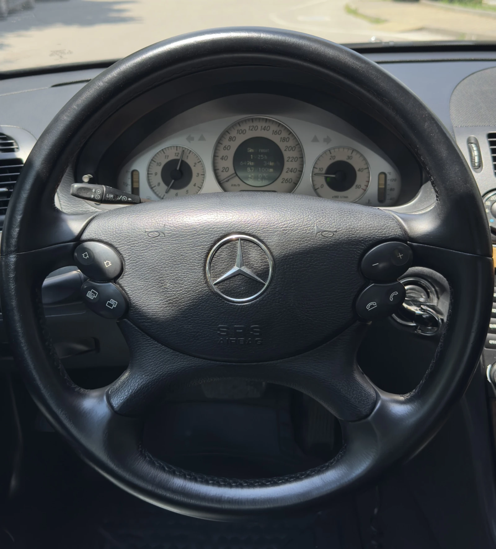 Mercedes-Benz E 320 CDI * Facelift * 3xTV * 7G-tronic * TOP * ЛИЗИНГ, снимка 10 - Автомобили и джипове - 54992382