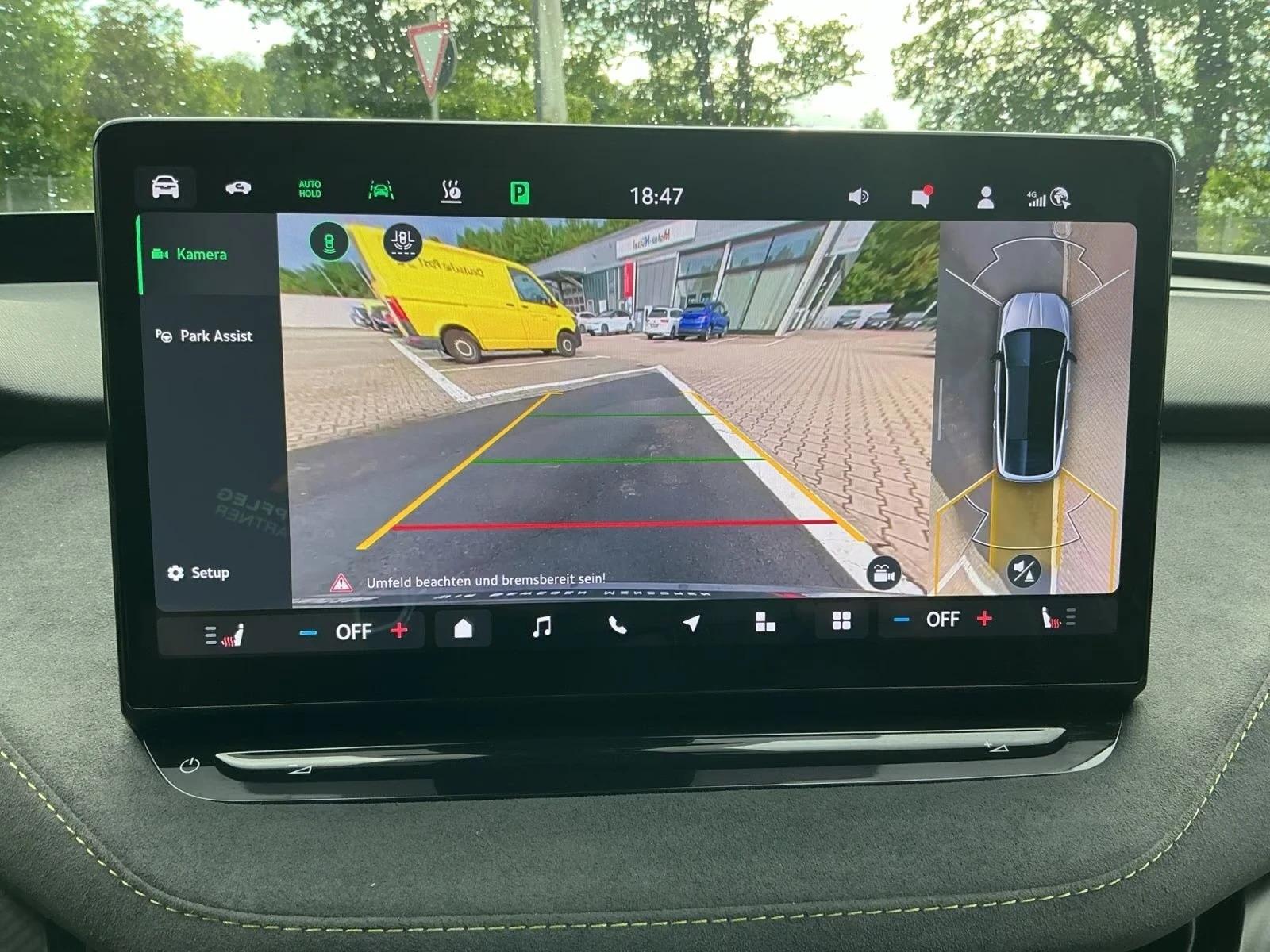 Skoda Enyaq Coupe RS DISTR MATRIX HUD PANO Winter Package, снимка 11 - Автомобили и джипове - 55715611
