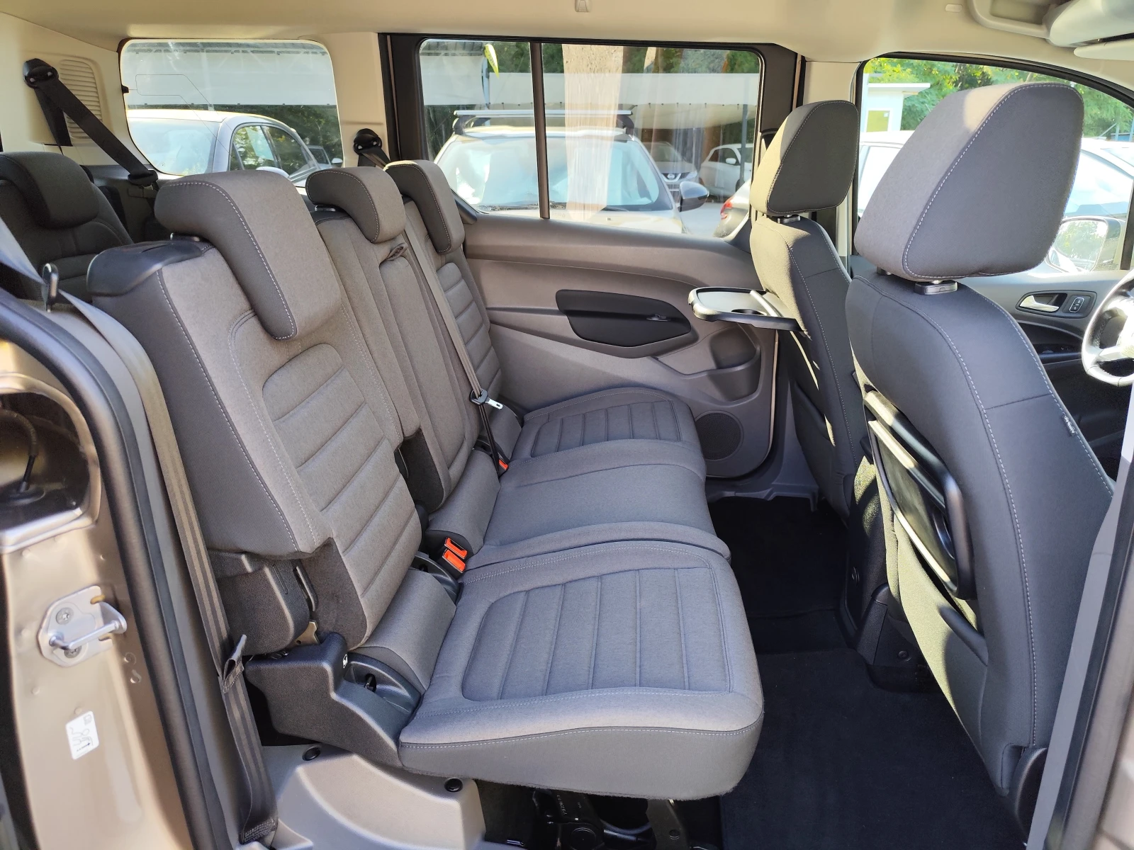 Ford Tourneo Connect 1.5TDCi* ABТОМАТИК* 7 МЕСТА* ТUF* COC* ПОДГРЕВ* , снимка 13 - Автомобили и джипове - 55633938